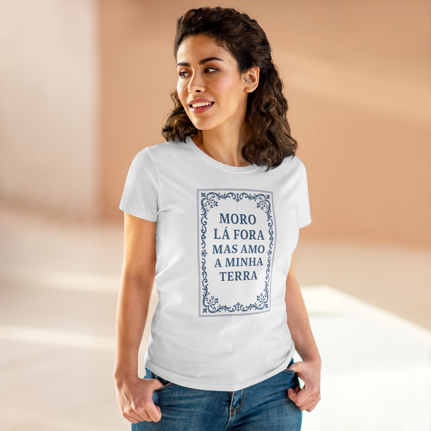Moro lá fora mas amo a minha terra - T-shirt Mulher
