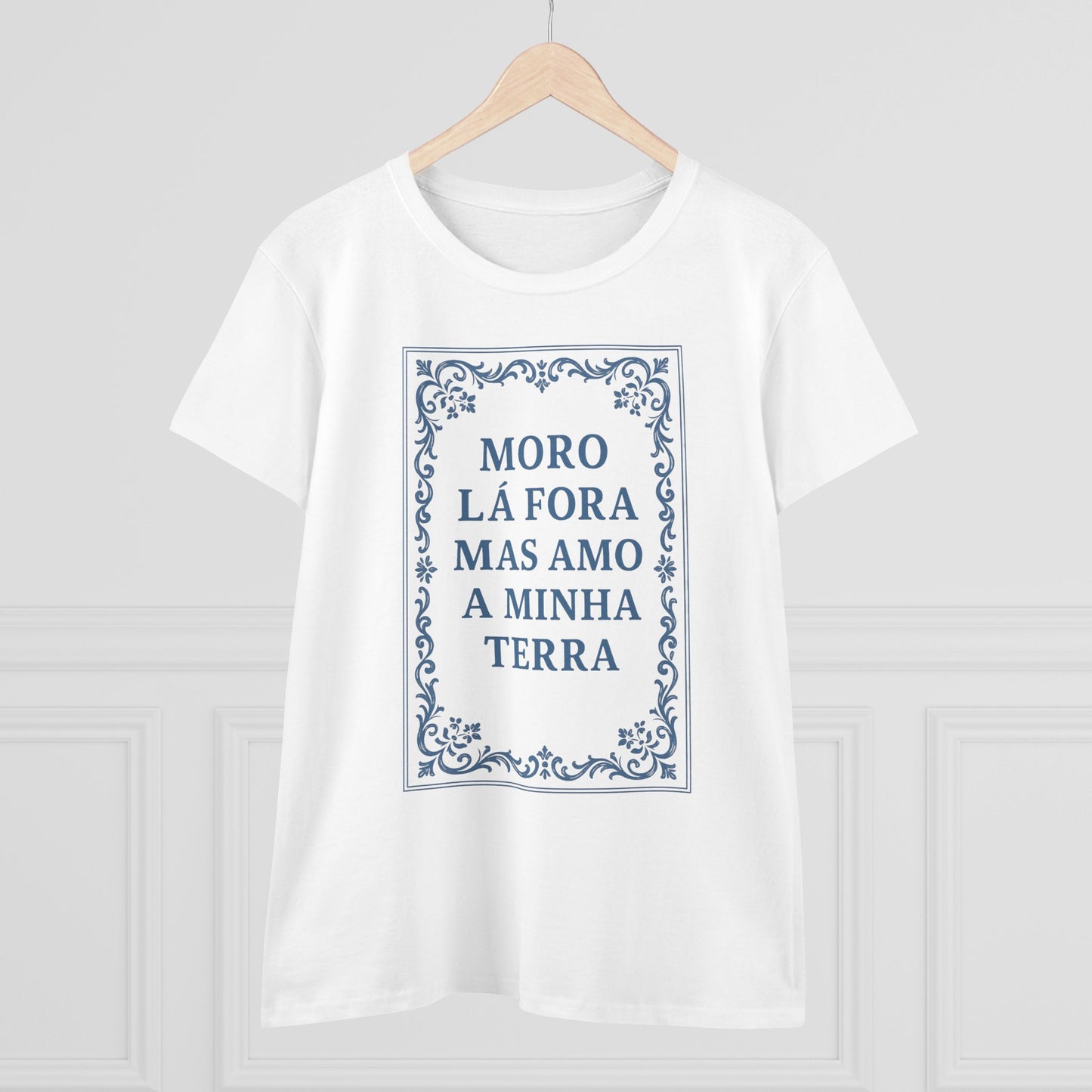Moro lá fora mas amo a minha terra - T-shirt Mulher